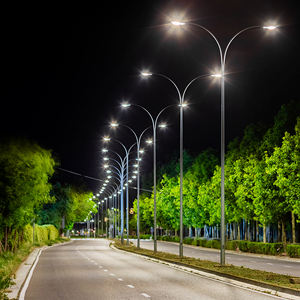 High color rendering and excellent light levels for street lighting.