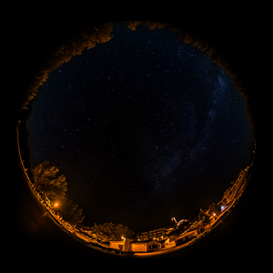 Cielo oscuro óptimo para la observación en Jarque de la Val (Teruel), iluminado con PC Ámbar de ATP.