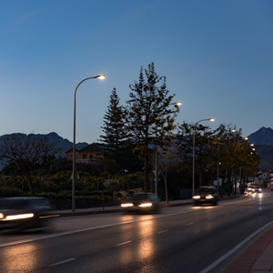 The Enur L road luminaires achieve precise color reproduction and feature an optimal distribution to ensure uniformity.