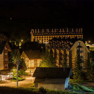 Alumbrado ATP sin mantenimiento, alineado con los criterios Starlight para proteger el entorno natural.