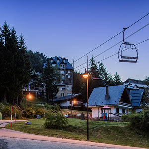 Punto de luz ATP con brazo BG-125 de polímero técnico, diseñado para máxima durabilidad en climas de nieve, humedad y heladas.