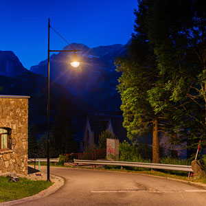 Alta fiabilidad del sistema lumínico gracias al uso de materiales no conductores, inmunes a descargas electrostáticas (ESD).