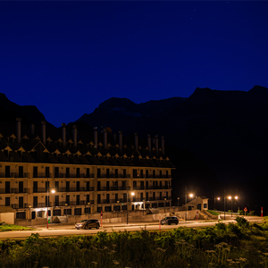 Fachadas y paisaje armonizados gracias al diseño antideslumbramiento de ATP.