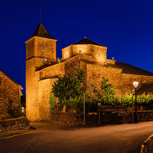 Iluminación arquitectónica de la iglesia de Nuestra Señora de la Asunción con proyectores Aire® Serie 3 y Serie 5 LED 2200 K.