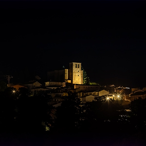 Visión panorámica de San Esteban del Valle alumbrado con luminarias LED 2700 K de ATP.