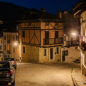 Luminarias Enur Micro LED con Difusor Confort® LED de ATP instaladas en el centro de San Esteban del Valle.