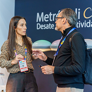 Los especialistas de ATP Iluminación atendieron a los visitantes que se acercaron al stand durante la Smart City Expo World Congress 2025.