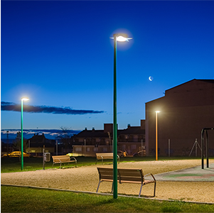 Iluminaci&oacute;n de un parque infantil en Zarat&aacute;n (Valladolid), donde las soluciones de ATP Iluminaci&oacute;n permiten reducir el deslumbramiento.