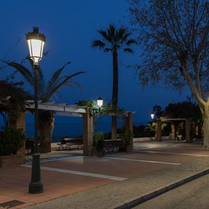 Maro, un encantador rincón en la costa de Málaga conocido por sus playas de agua cristalina, ha renovado a LED su alumbrado exterior.
