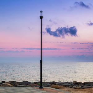 Soluciones lumínicas de estética contemporánea, resistentes a ambientes costeros y sin necesidad de mantenimiento.