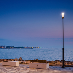 Las columnas ATP Coliseo, fabricadas en polímero técnico, incorporan Clase II+ de protección eléctrica.