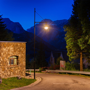 Sistema de iluminación con materiales aislantes totalmente inmunes a las descargas electrostáticas (ESD), un factor clave en la alta montaña.