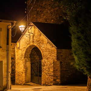 Luminarias LED de ATP en Esposa, de diseño clásico, en armonía con la arquitectura local y libres de mantenimiento.