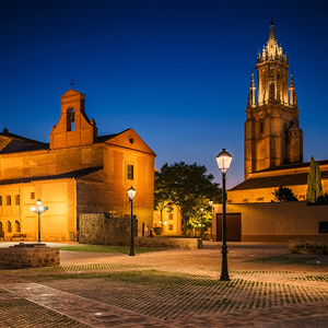 Luminarias Villa XLA con Difusor Confort instaladas en el centro de Ampudia.