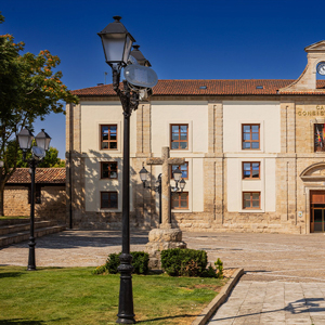 Alumbrado ATP sin mantenimiento integrado en la arquitectura de la localidad.