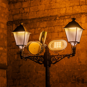 El modelo Villa XLA con Difusor Confort con proyectores Aire® Serie 5 destaca por su luz cálida y garantiza la máxima comodidad visual del peatón.