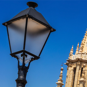 Instalación ATP cercana a la Colegiata de San Miguel, Bien de interés cultural.