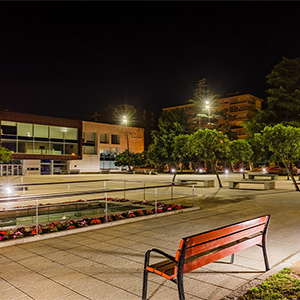La Plaza de Europa, en el coraz&oacute;n de la localidad, iluminada con soluciones ATP de alta durabilidad.