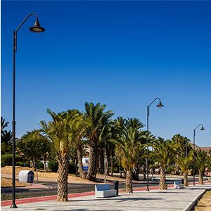 Alumbrado p&uacute;blico LED adaptado a paseos mar&iacute;timos, combinando resistencia a la corrosi&oacute;n y eficiencia energ&eacute;tica.