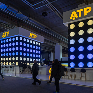 La puesta en escena del stand de ATP Iluminaci&oacute;n combin&oacute; dise&ntilde;o y tecnolog&iacute;a Color, convirti&eacute;ndose en uno de los espacios m&aacute;s llamativos de Light + Building Frankfurt.
