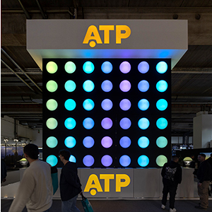 El stand se consolid&oacute; como un referente visual dentro de la feria, reflejando la innovaci&oacute;n de ATP Iluminaci&oacute;n en iluminaci&oacute;n exterior.