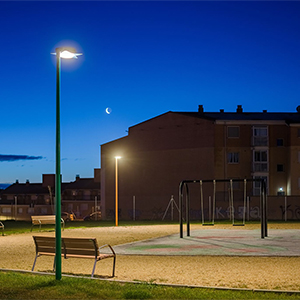 Iluminaci&oacute;n exterior en Zarat&aacute;n con alto rendimiento y control del deslumbramiento.