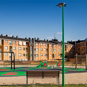 Entorno residencial en Zarat&aacute;n con alumbrado eficiente y luminarias de dise&ntilde;o personalizado.