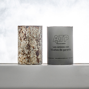 Comparativa de resistencia a la corrosi&oacute;n: material convencional degradado frente a soluci&oacute;n polim&eacute;rica ATP intacta tras exposici&oacute;n en condiciones extremas