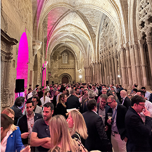 Networking, innovaci&oacute;n y patrimonio se unen en una noche &uacute;nica del LII Simposium Nacional de Alumbrado en la Catedral de L&eacute;rida.