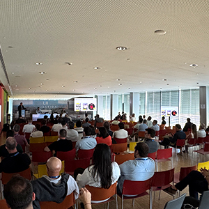 Uno de los momentos m&aacute;s destacados del LII Simposium: la ponencia de Andr&eacute;s Arma&ntilde;anzas, director del Departamento Lum&iacute;nico.