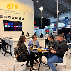 El equipo de ATP Iluminaci&oacute;n atendi&oacute; a numerosos profesionales interesados en conocer las ventajas t&eacute;cnicas y la propuesta de valor de sus soluciones de iluminaci&oacute;n exterior.