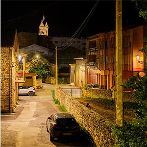 El nuevo alumbrado refuerza la convivencia entre funcionalidad urbana y patrimonio arquitect&oacute;nico.